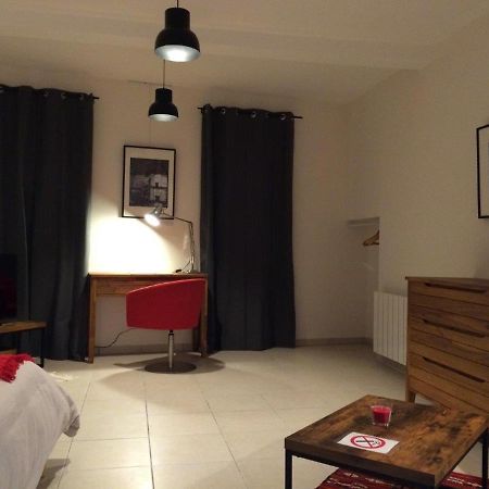Le Studio Du Chateau Auriac-sur-Vendinelle Exterior foto